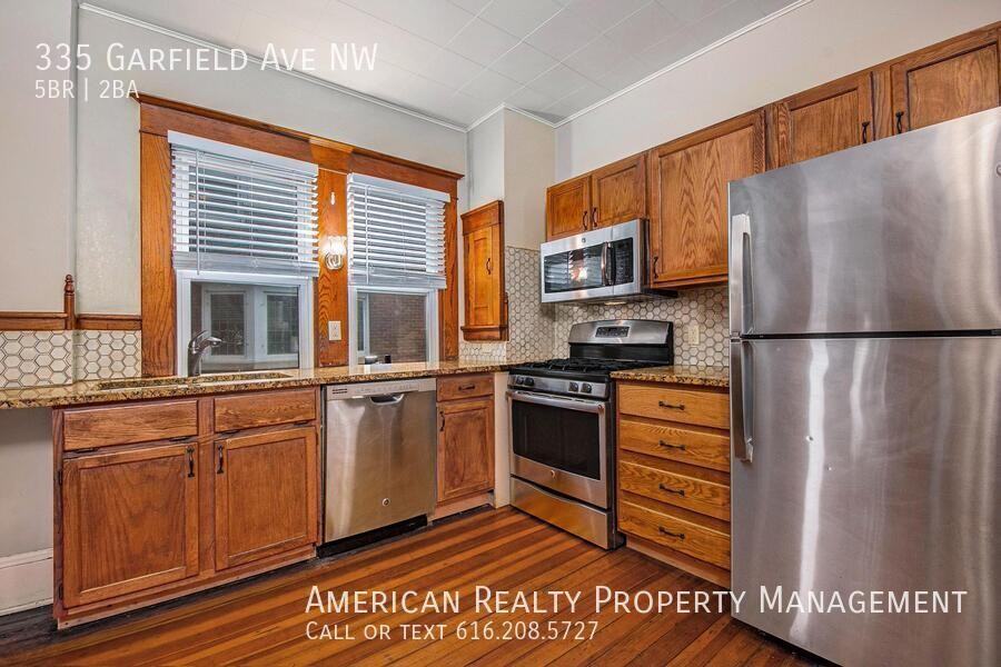 335 Garfield Ave Nw - Photo 4 of 22