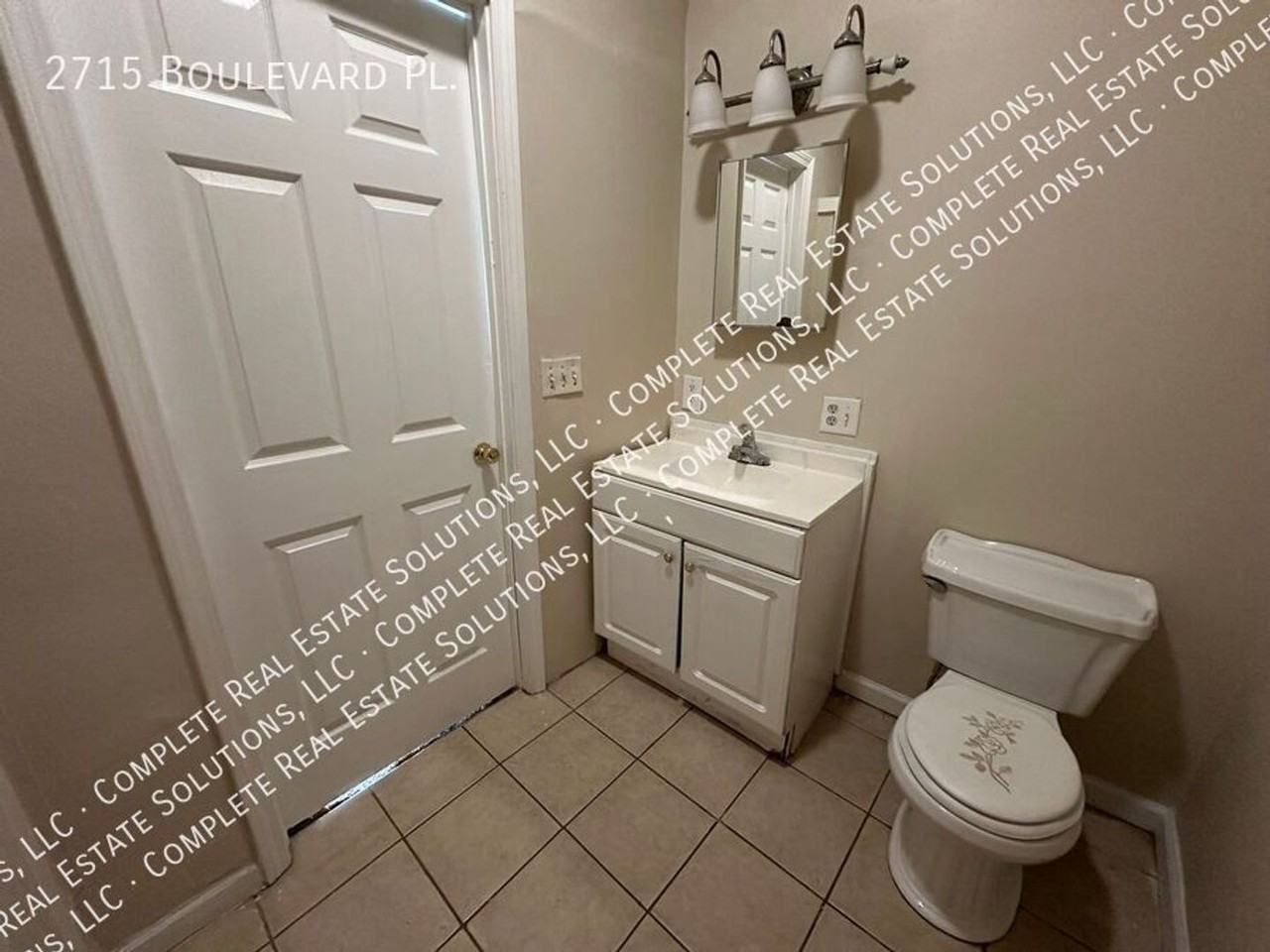 2715 Boulevard Pl - Photo 7 of 19