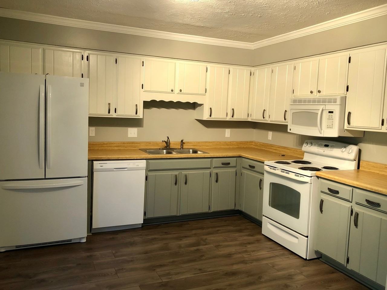 302 Timberway Cir - Photo 2 of 16