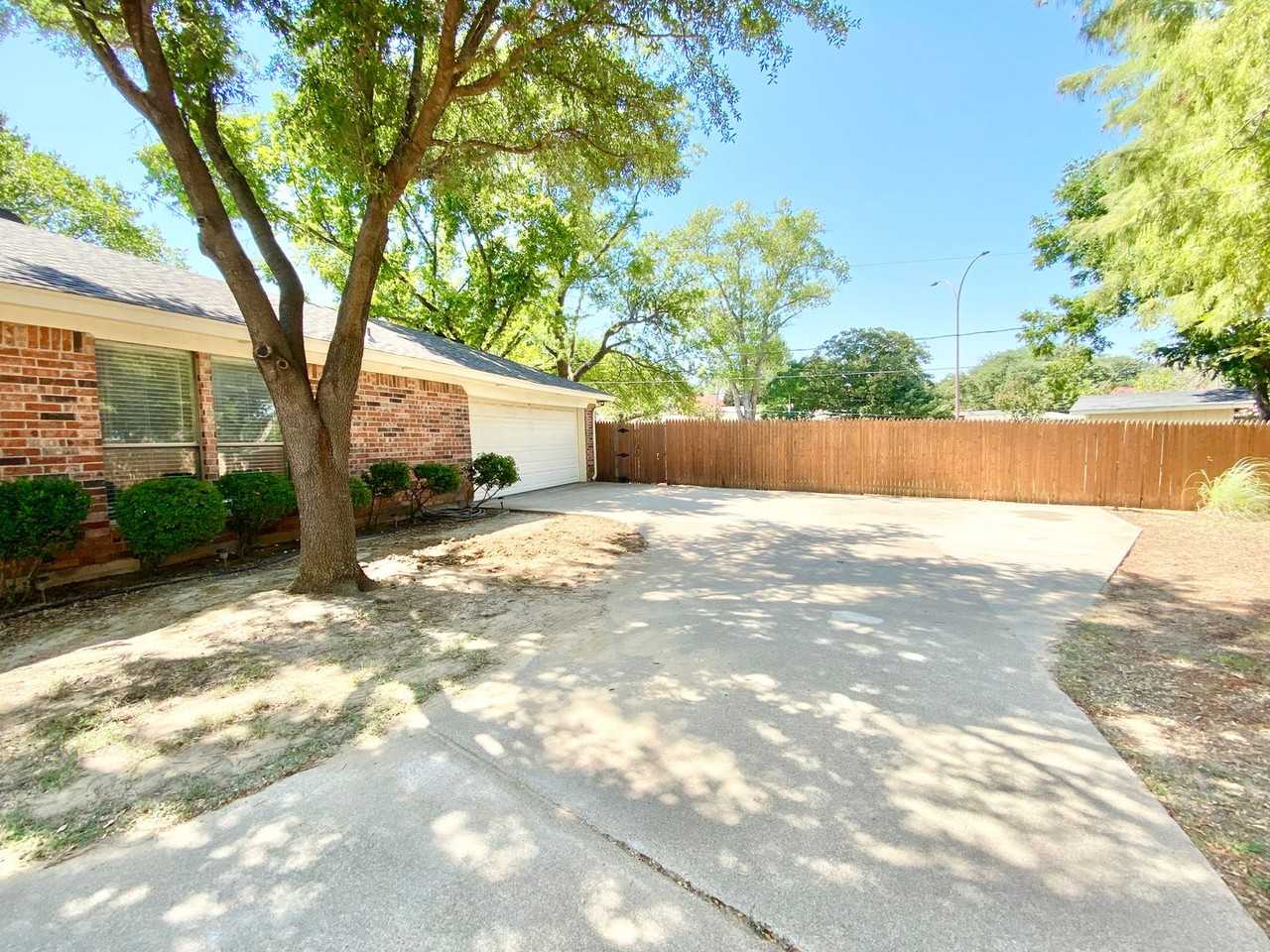 5714 Louise Way Dr - Photo 3 of 32