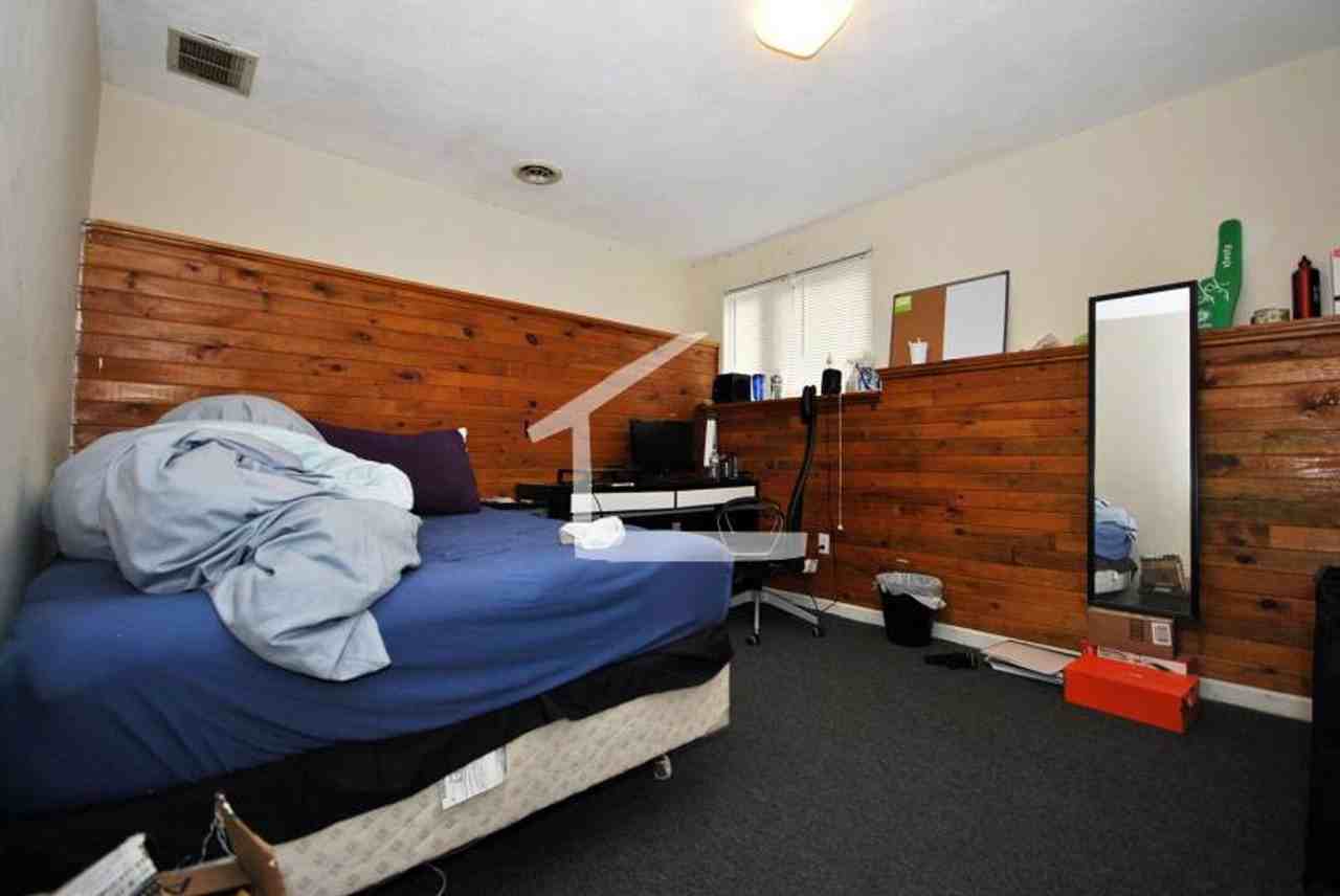 127 Glenville Avenue - Photo 4 of 10