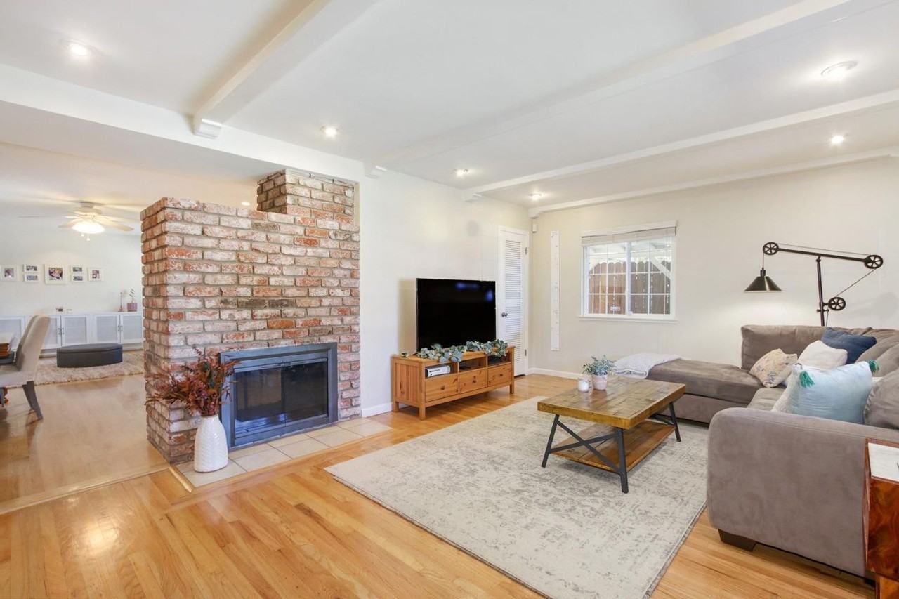 8590 Cliffwood Way - Photo 3 of 26