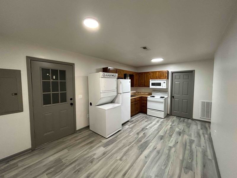 317 Broad St #B - Photo 2 of 8