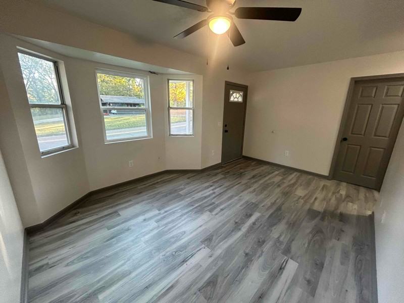 317 Broad St #B - Photo 3 of 8