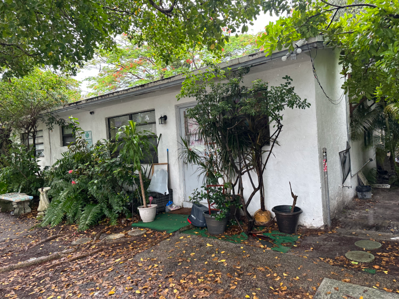 1918 Sheridan St - Photo 3 of 8