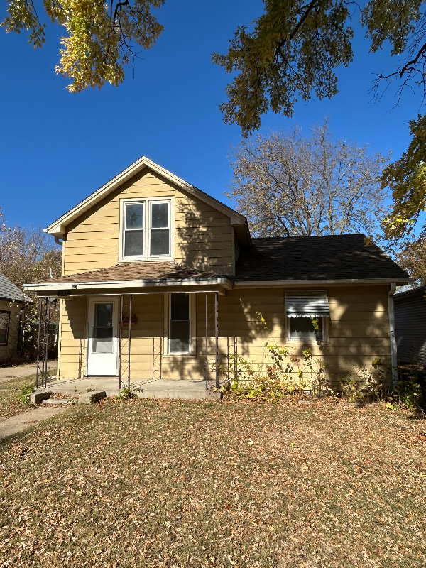 664 W Court St - Photo 2 of 6
