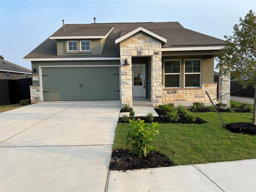 555 Westbury Ln - Photo 2 of 8