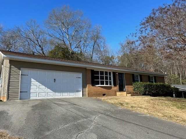 207 Cherry Hill Dr - Photo 2 of 11