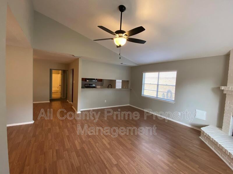 1010 Western Hills Dr - Photo 4 of 17