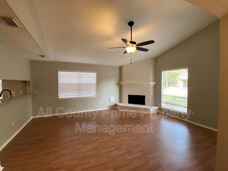 1010 Western Hills Dr - Photo 5 of 17