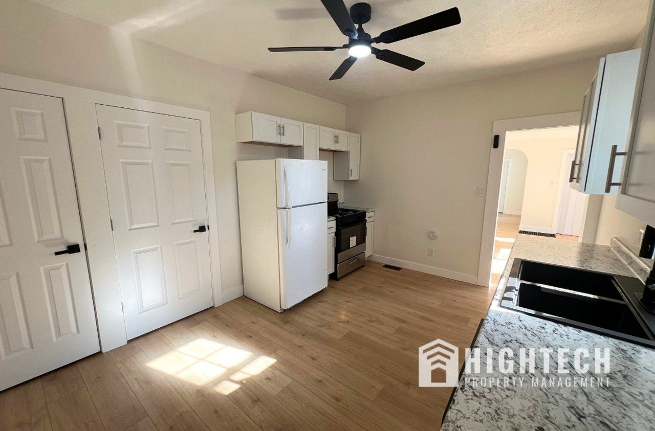 1012 Alger St - Photo 3 of 20