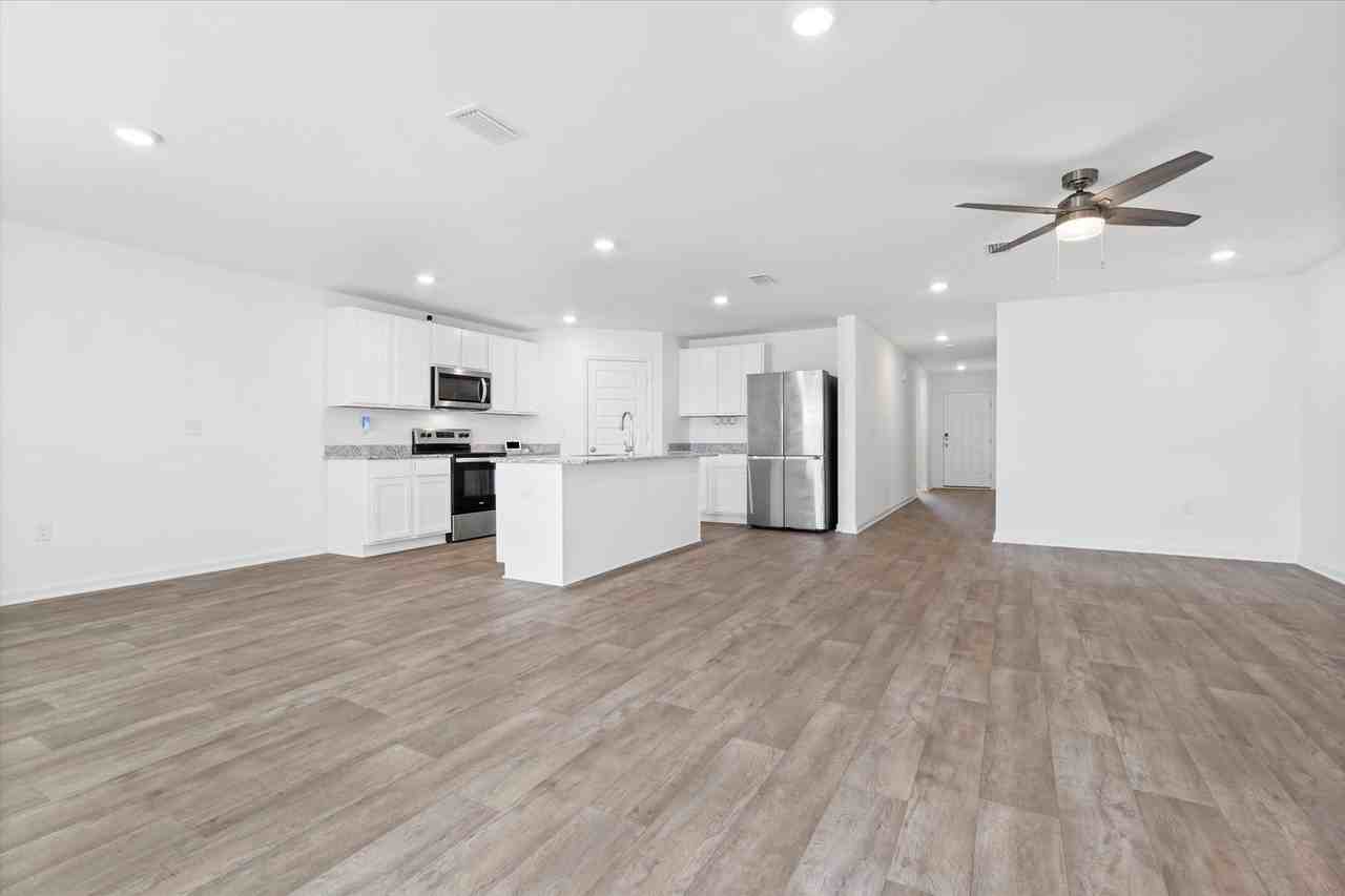 23810 Unbridled Loop - Photo 2 of 34