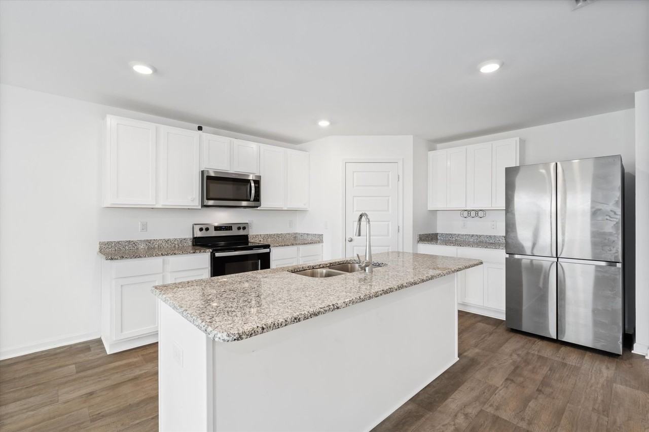 23810 Unbridled Loop - Photo 4 of 34