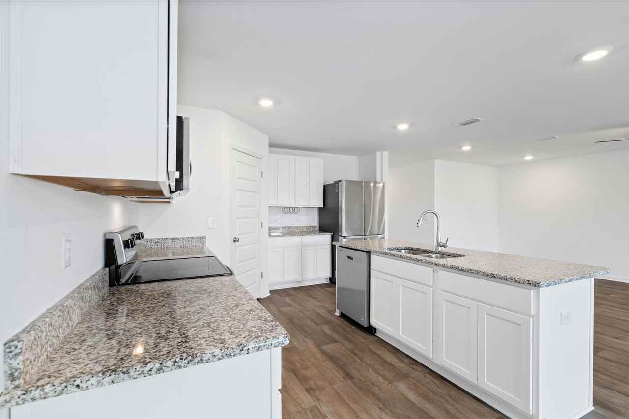 23810 Unbridled Loop - Photo 5 of 34