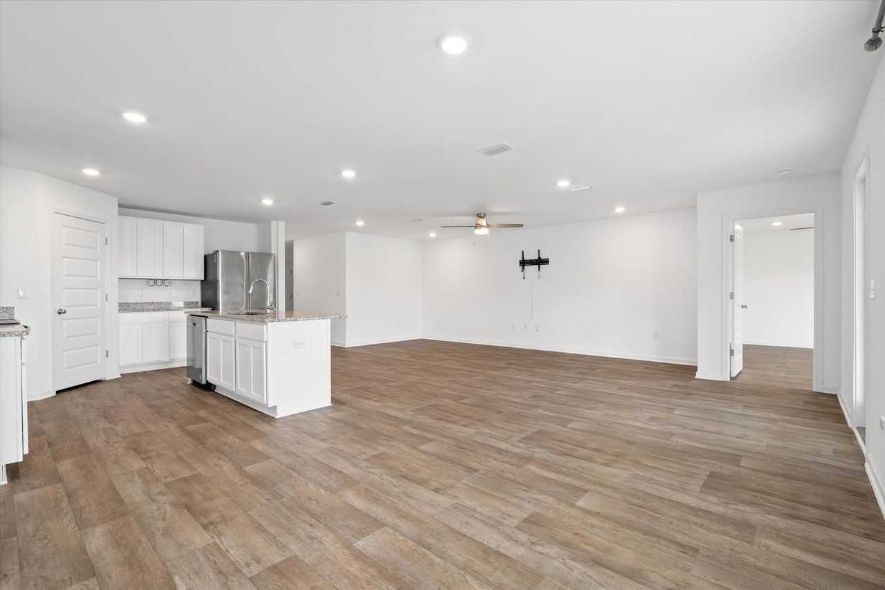 23810 Unbridled Loop - Photo 7 of 34