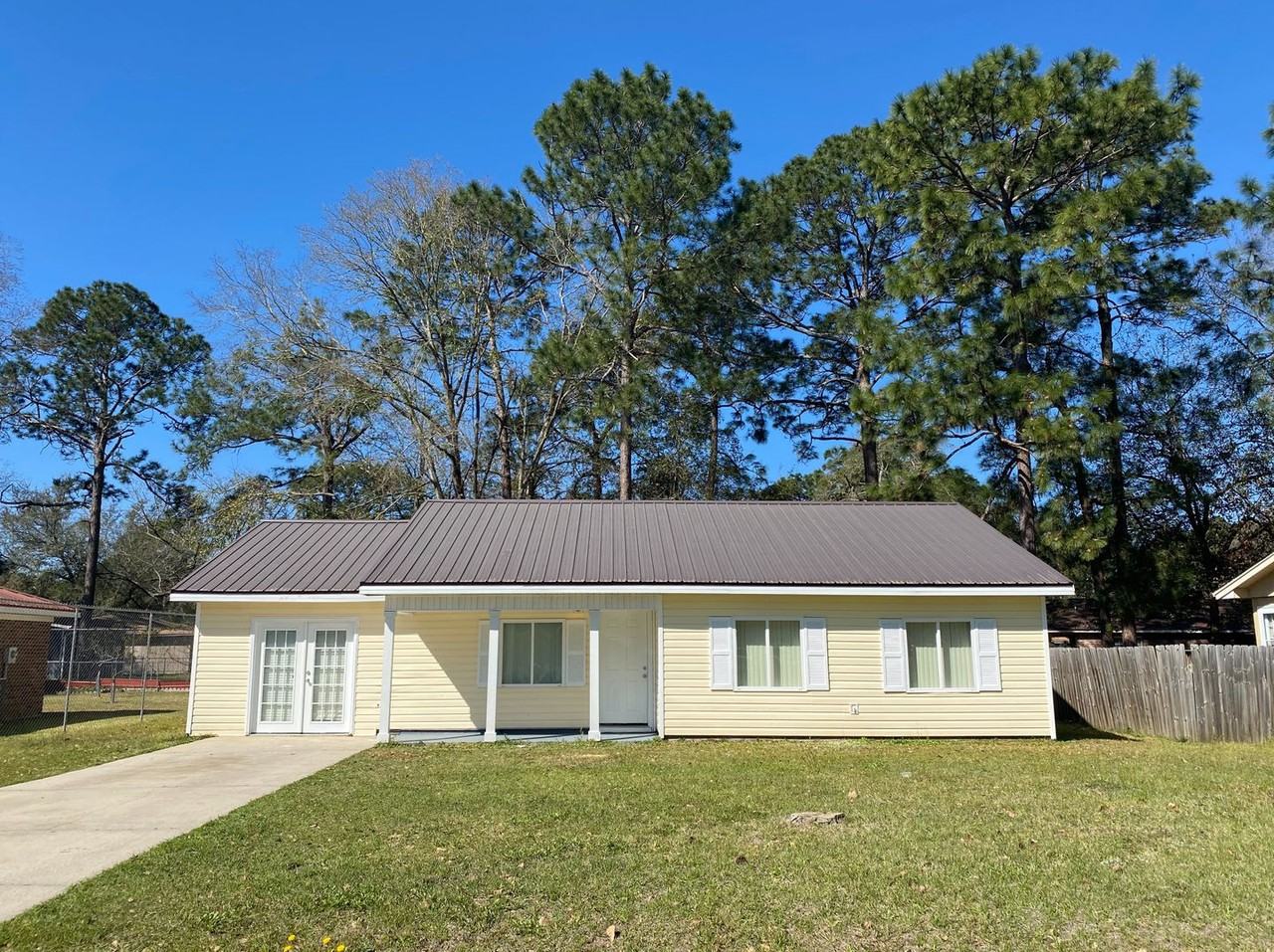239 Pointe South Dr - Photo 2 of 18