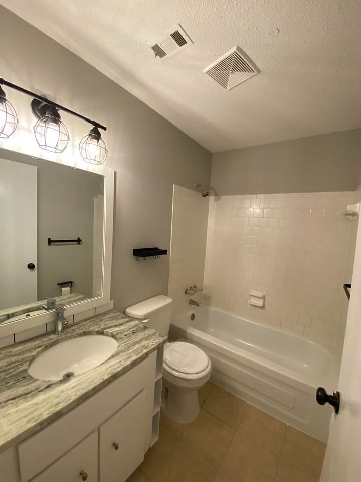 239 Pointe South Dr - Photo 3 of 18