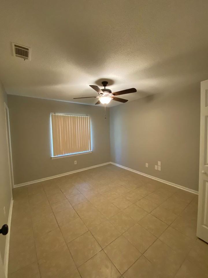 239 Pointe South Dr - Photo 4 of 18