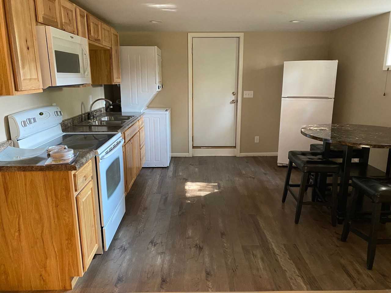 1410 Grace Ave Sw #B - Photo 3 of 8