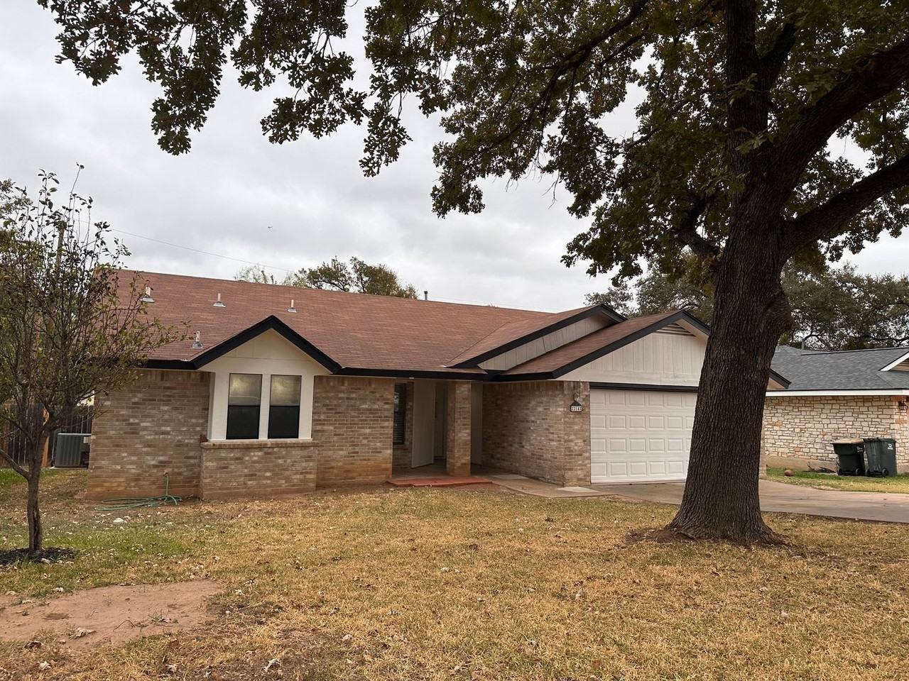 214 Rockmoor Dr - Photo 3 of 36