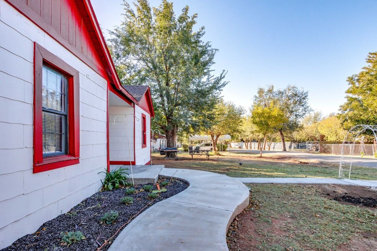 5504 Wilson Pl - Photo 4 of 20