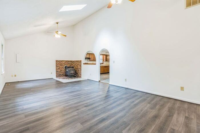 672 Mohave Ct - Photo 2 of 15