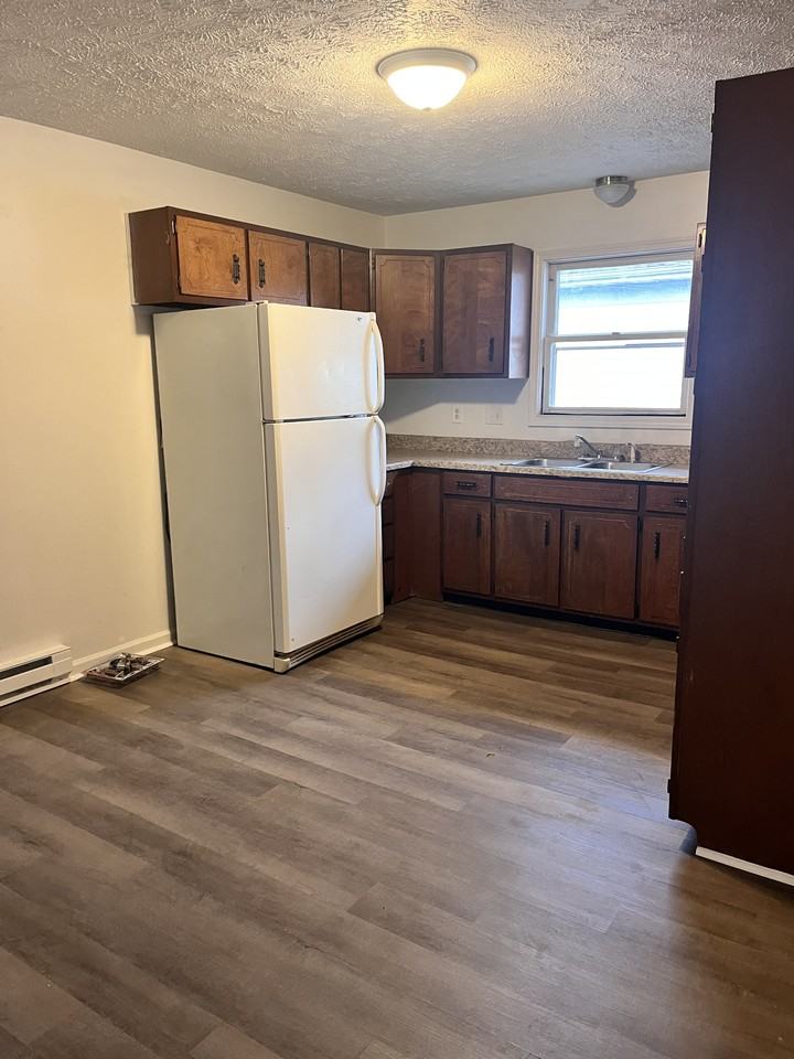 613 Green Rd #3 - Photo 4 of 9