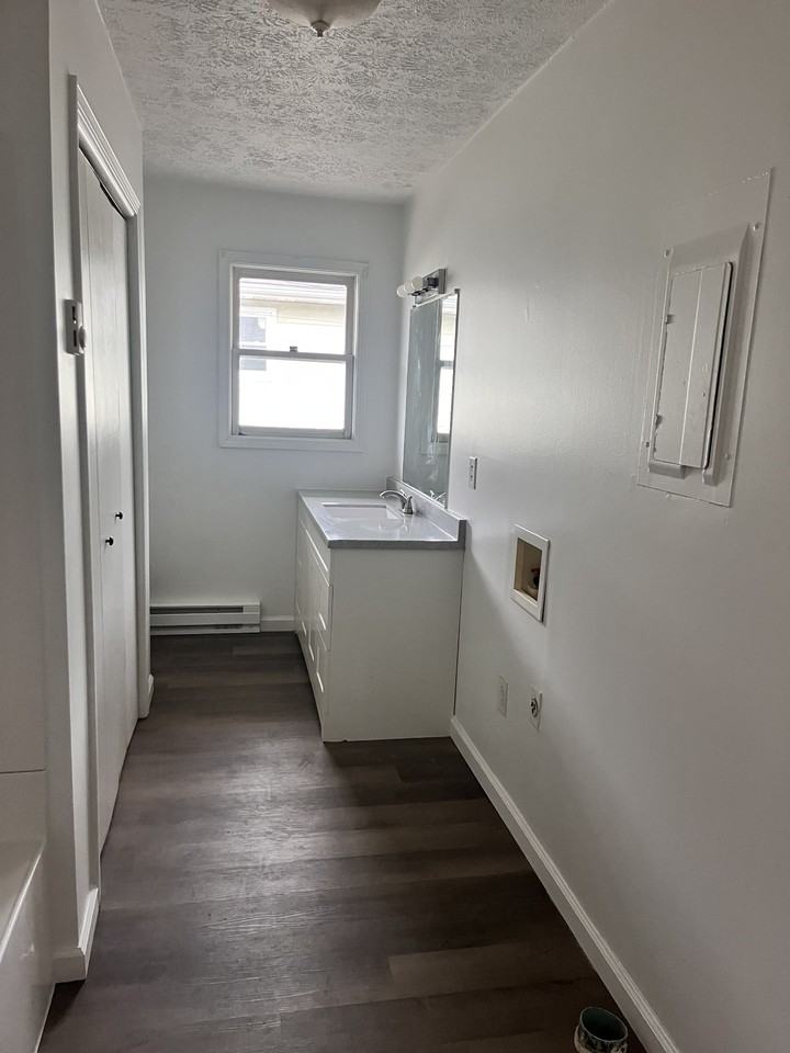 613 Green Rd #3 - Photo 5 of 9