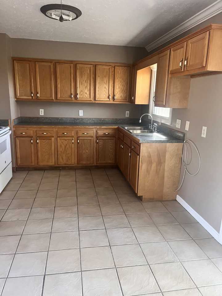 2954 Oak Hill Ct #NA - Photo 2 of 13