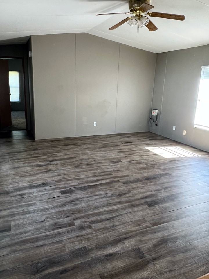 204 E 1st St - Photo 3 of 6