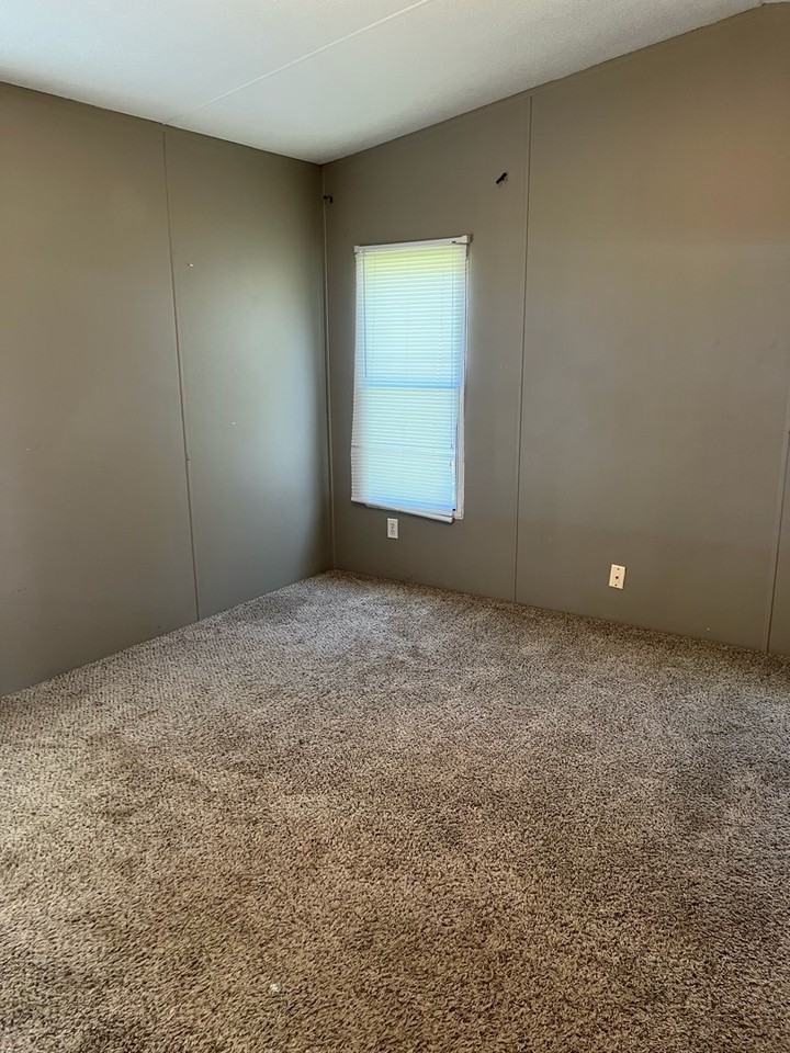 204 E 1st St - Photo 4 of 6