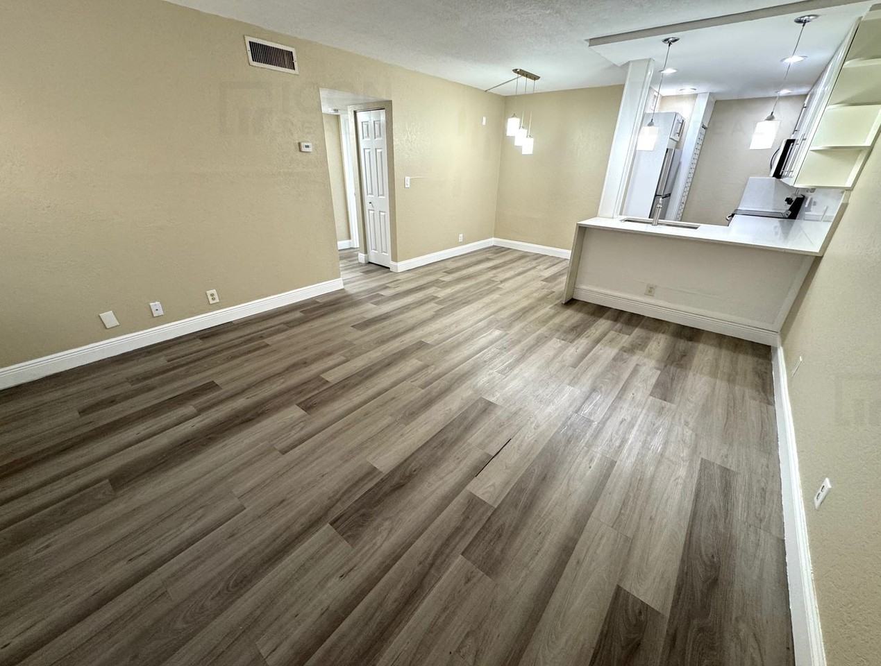 2626 Riverside Dr - Photo 4 of 10