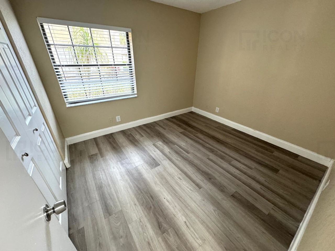 2626 Riverside Dr - Photo 6 of 10