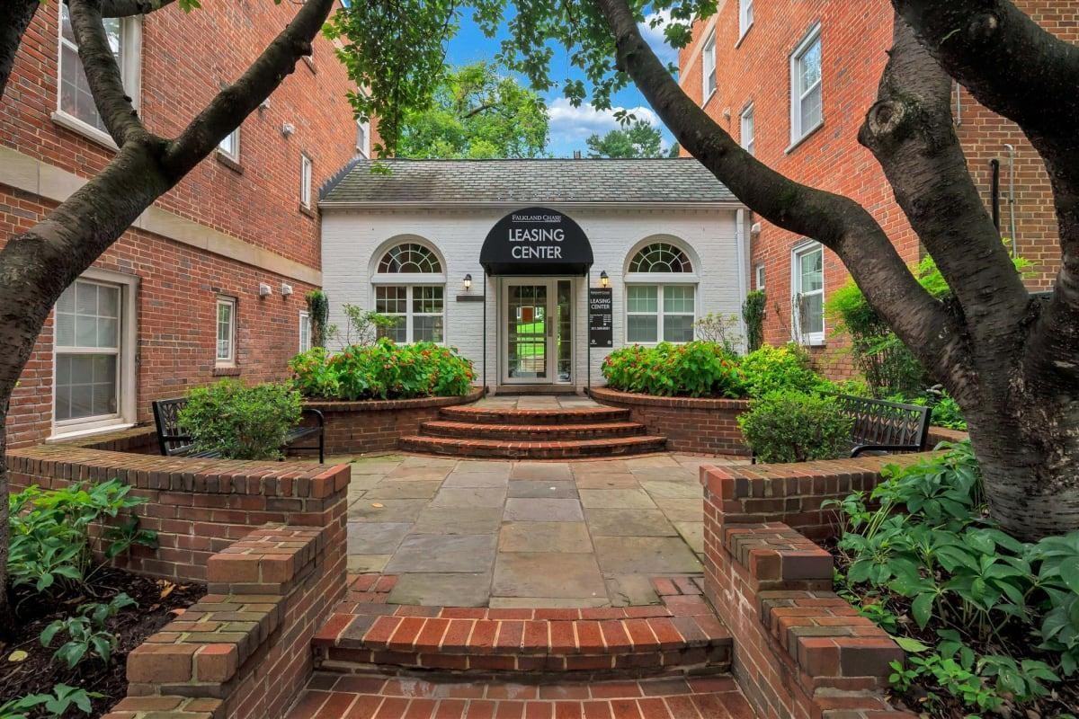 8305 16th St - Photo 5 of 39