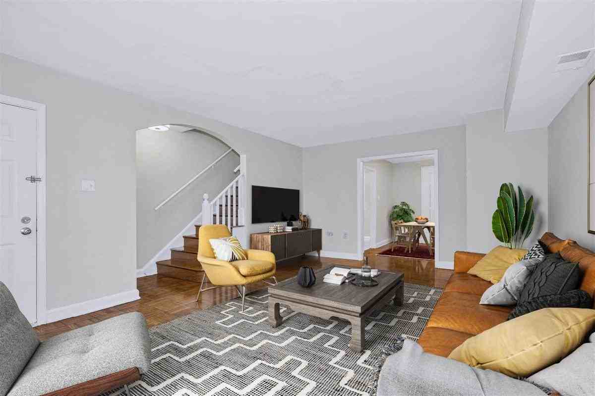 8305 16th St - Photo 2 of 50