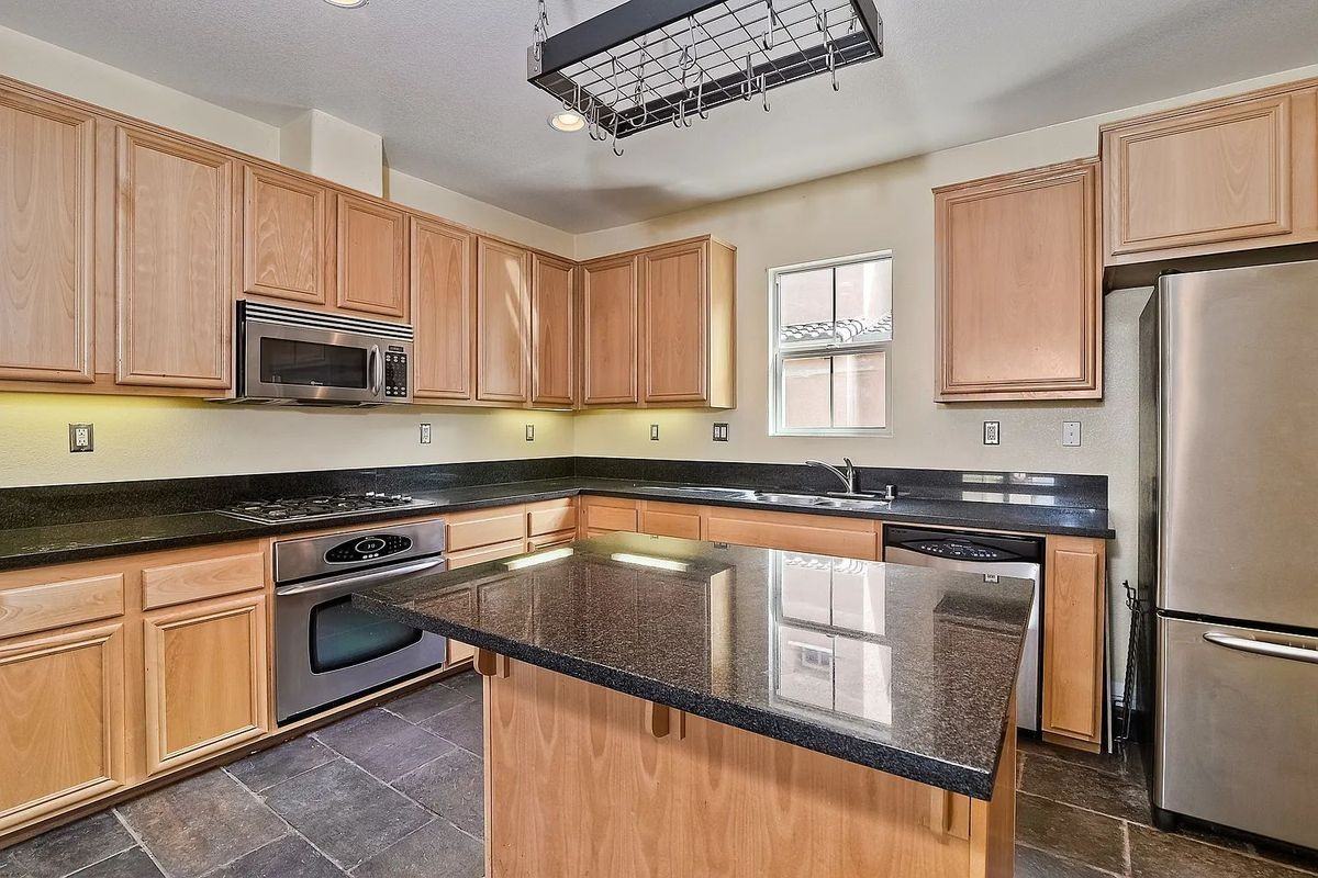 326 Bishop Dr - Photo 2 of 14