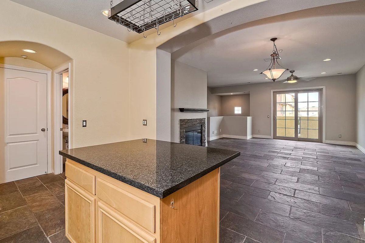 326 Bishop Dr - Photo 3 of 14