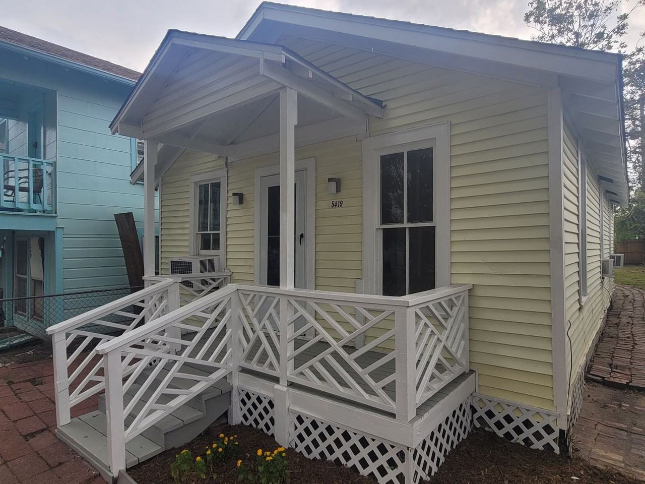 5419 Avenue R 1/2 - Photo 2 of 17