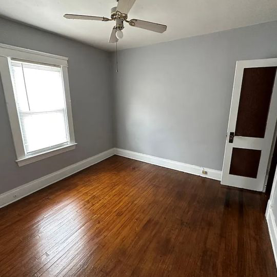 11225 Parkview Ave - Photo 3 of 16