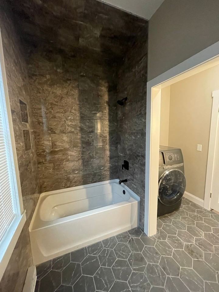 209 E Seneca St #D - Photo 3 of 13