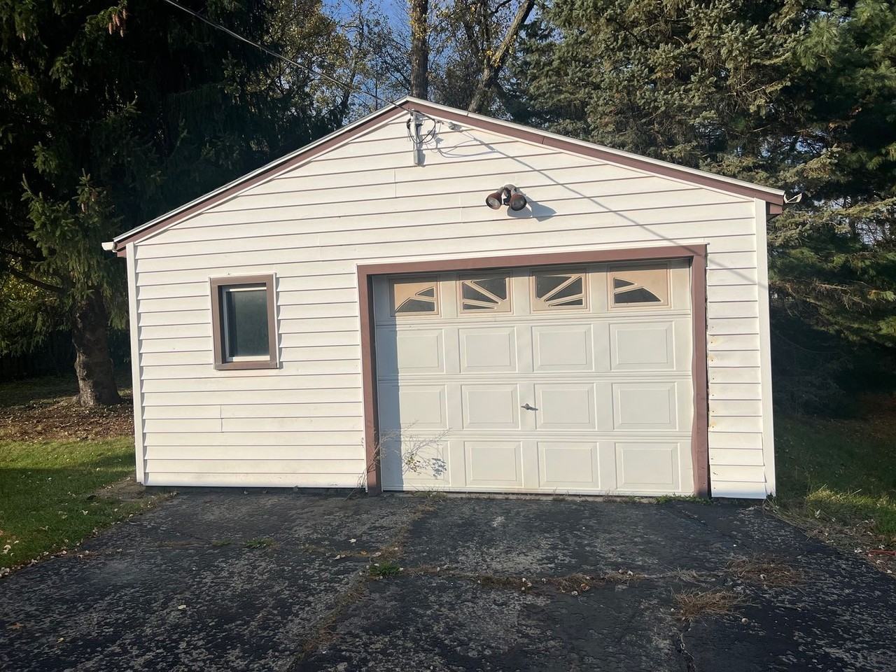 970 E Dewey Ave - Photo 2 of 10