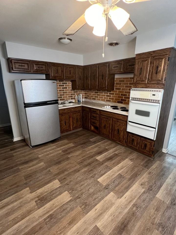 970 E Dewey Ave - Photo 3 of 10
