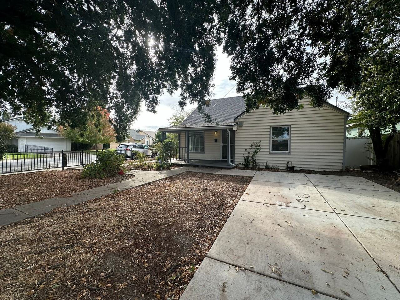 640 Todhunter Ave - Photo 2 of 18