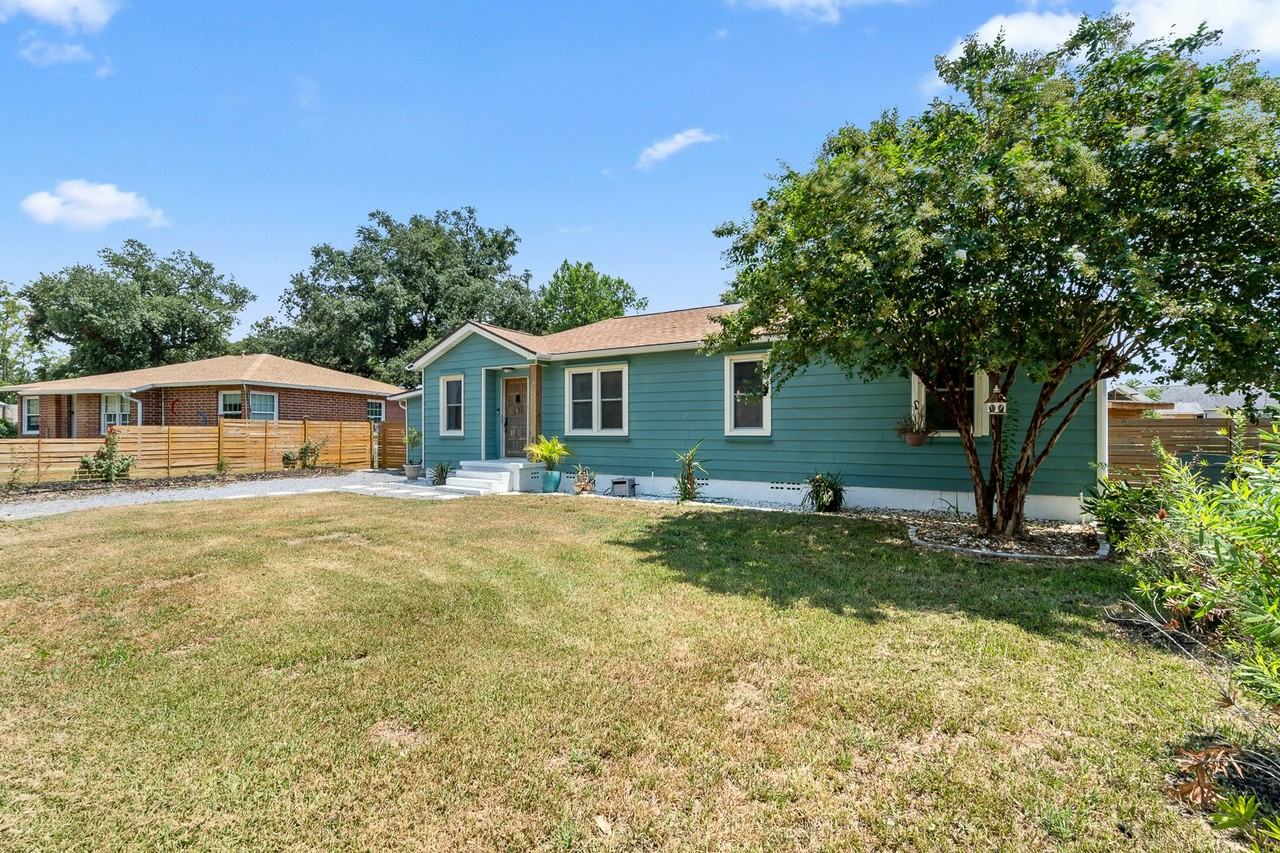 212 Southeast Kalash Road - Photo 3 of 35