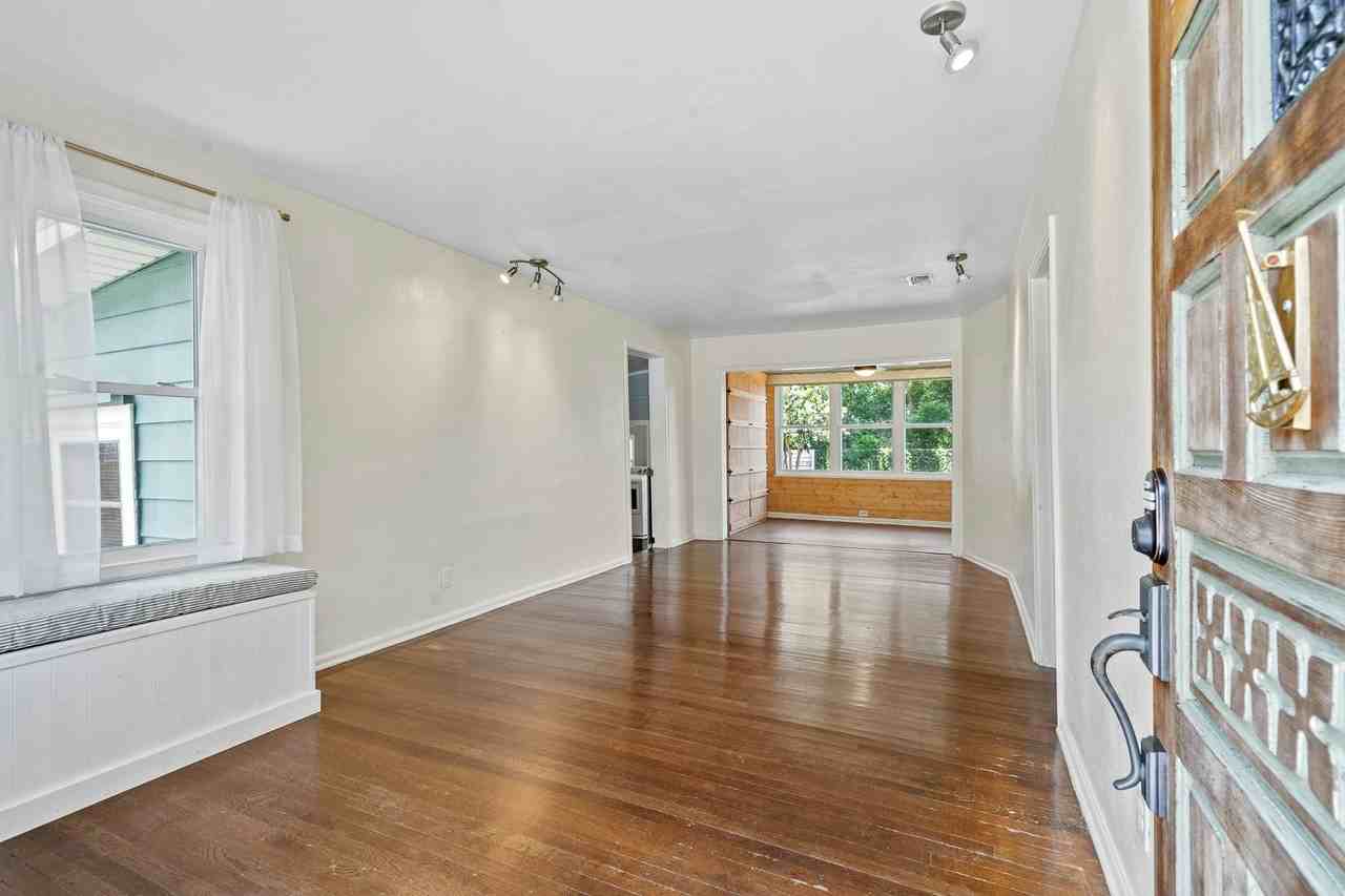 212 Southeast Kalash Road - Photo 6 of 35