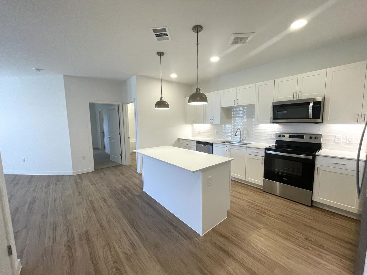 1101 Abbeyglen Castle Dr #3106 - Photo 3 of 8