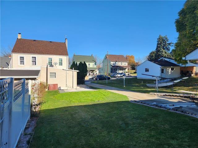 410 E 5th St - Photo 3 of 21