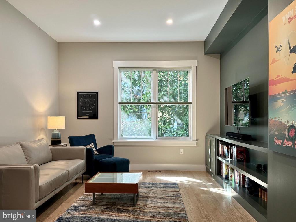 3205 23rd St N - Photo 3 of 35