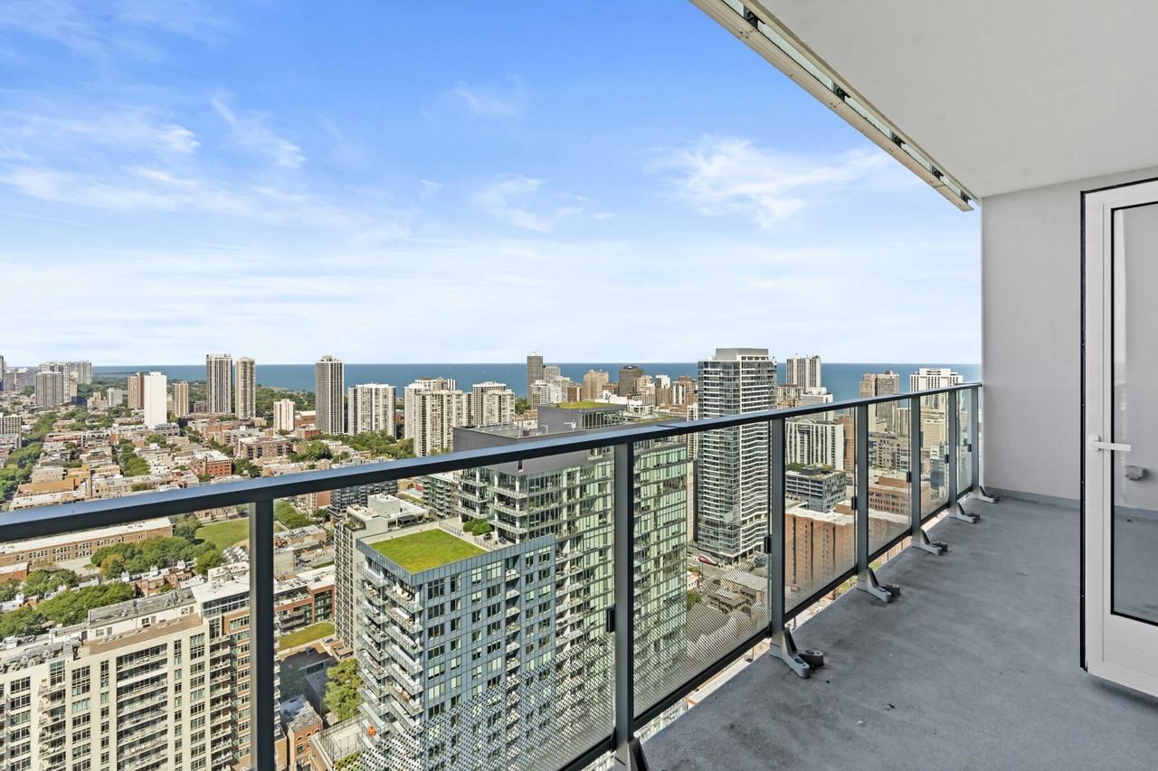 228 W Hill St - Photo 4 of 28