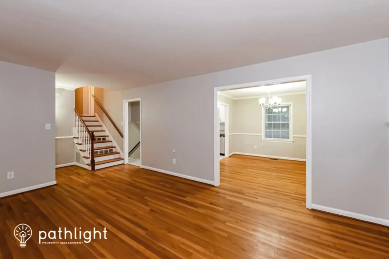 192 Beechmont Dr - Photo 3 of 19